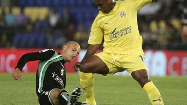VILLARREAL-RACING SANTANDER, 2-0. El Villarreal cierra una gran temporada tras conseguir la Intertoto