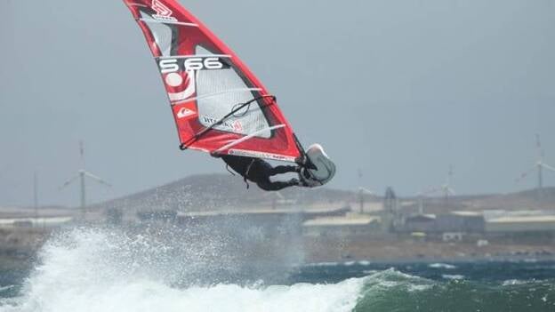 Disputa de las plazas libres en el PRO-AM clasificatorio en el Mundial de Windsurf de Pozo Izquierdo