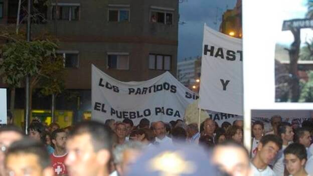 Manifestación en protesta de las ayudas por los incendios forestales