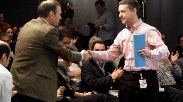 El PNV se desmarca de Ibarretxe y afirma que el referéndum es un asunto del lehendakari