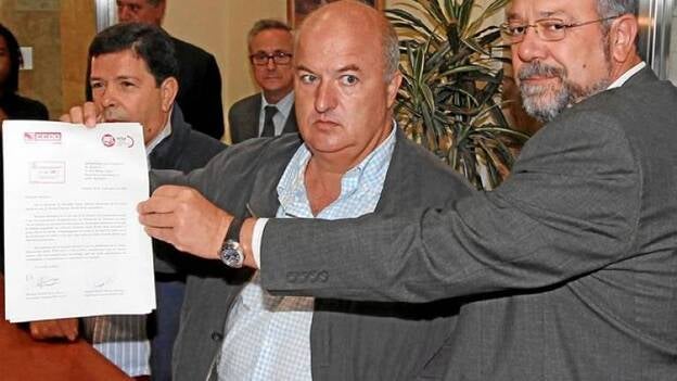 CC OO y UGT no quieren vuelos internacionales en la huelga