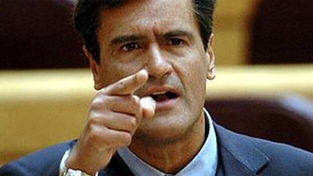 López Aguilar: "Saavedra debe tener mucho cuidado con lo que dice de Zapatero y del Gobierno"