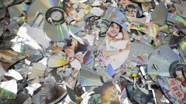5 Millones de libros y discos pirateados fueron quemados públicamente en China