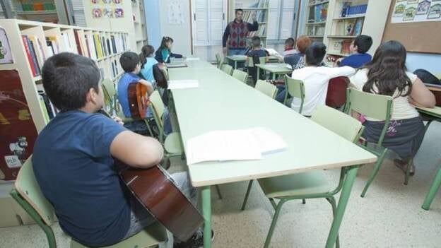 La escuela que mantiene vivo el folclore