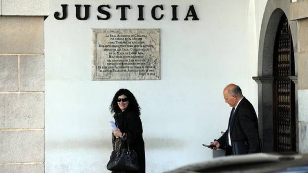 La juez Zabala ve en la querella del pacto una «cortina de humo»