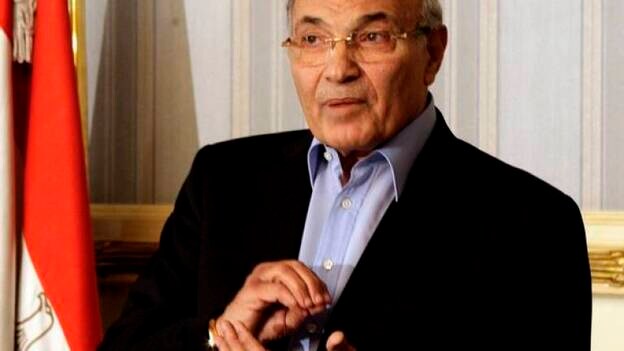 Esam Sharaf le hace el relevo a Shafiq al frente del gobierno egipcio