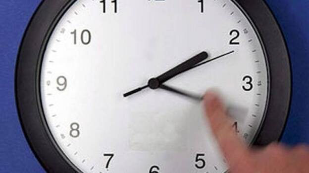 Los relojes deberán adelantarse una hora en la madrugada del próximo domingo