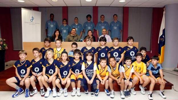 El Colegio de Dentistas y el "Granca" acuerdan difundir la salud bucodental