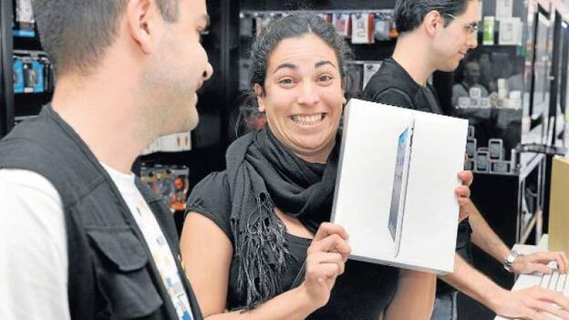 Los adictos a la manzana tienen juguete con el nuevo iPad 2