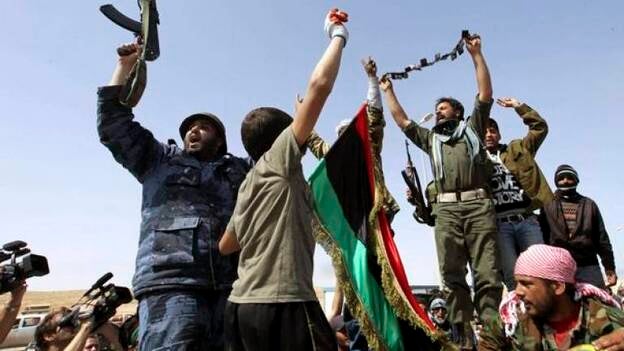 Los rebeldes afirman que las tropas de Gadafi se han retirado de Sirte a Trípoli