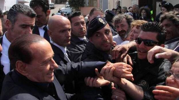 Berlusconi promete sacar a los inmigrantes de Lampedusa antes de 60 horas