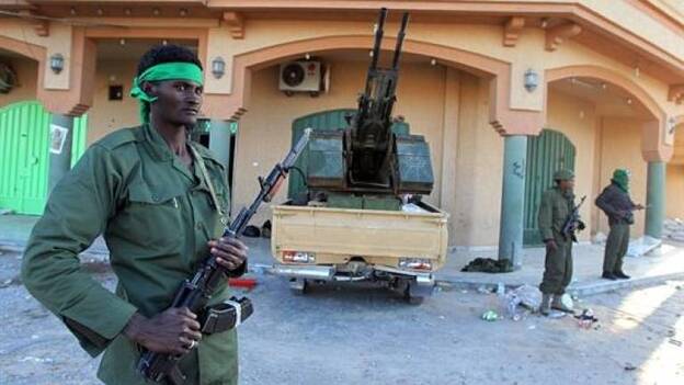 Los vecinos de Bengasi se organizan para proteger la ciudad