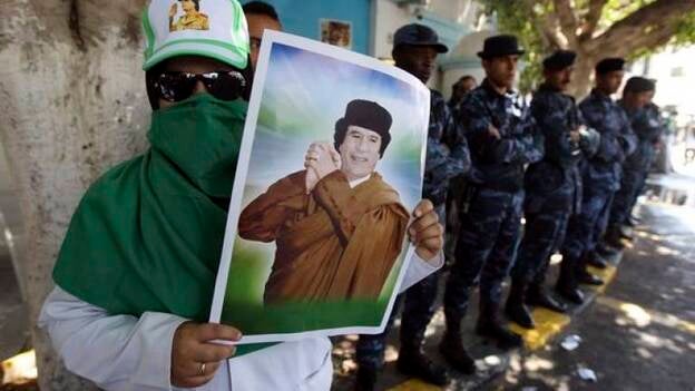 Las fuerzas leales a Gadafi atacan por sorpresa la ciudad de Ajdabiya