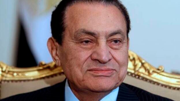 Detienen a Mubarak y a dos de sus hijos
