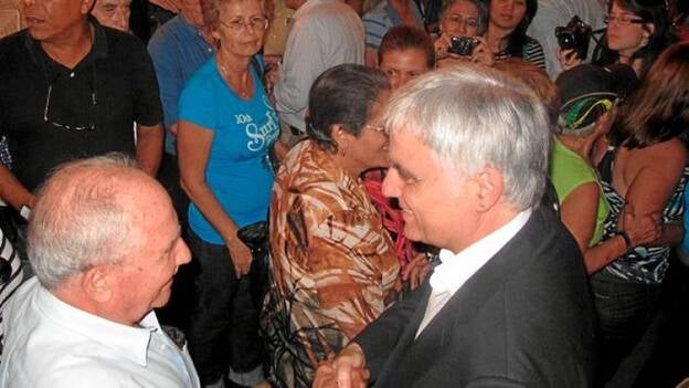 Pérez, con la colonia canaria en Venezuela