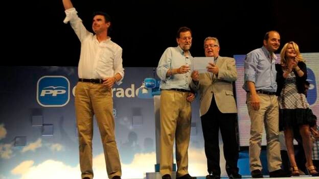 A Rajoy le tiemblan las piernas y se emociona en Canarias