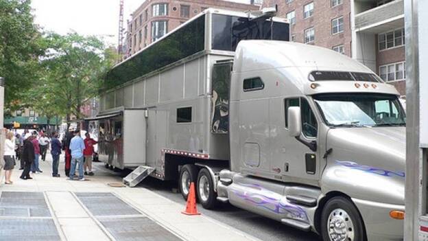 Obligan al actor Will Smith a retirar su enorme tráiler del SoHo neoyorquino