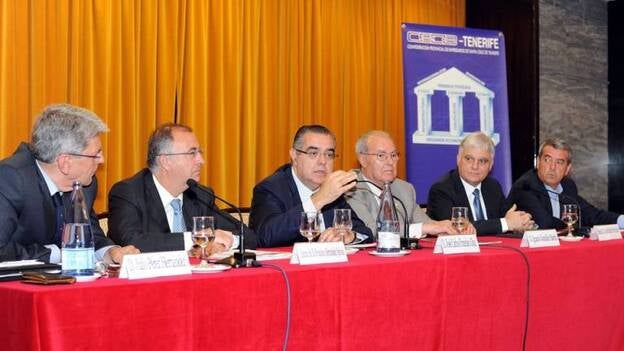 PSOE mantienen un encuentro con la Cámara de Comercio y CEOE