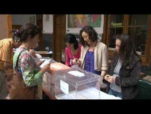 Los ciudadanos más madrugadores comienzan a votar a primera hora en Las Palmas de Gran Canaria