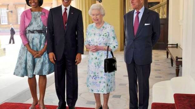 Isabel II y su esposo reciben a Obama y Michelle en el palacio de Buckingham