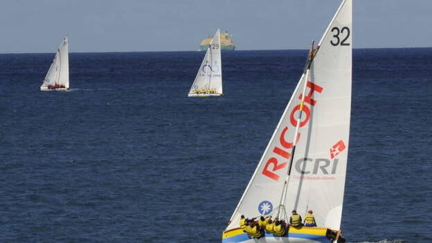 El Portuarios persevera y supera al Villa de Agüimes cerca del final