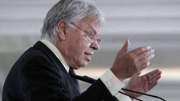 Felipe González aconseja a Rubalcaba que deje el Gobierno "ya"