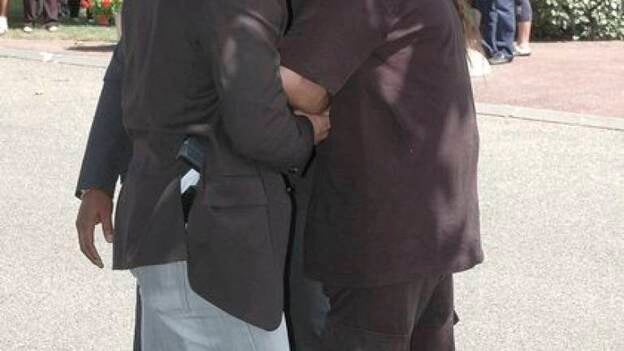 Nicolas Sarkozy, agredido durante una visita fuera de París