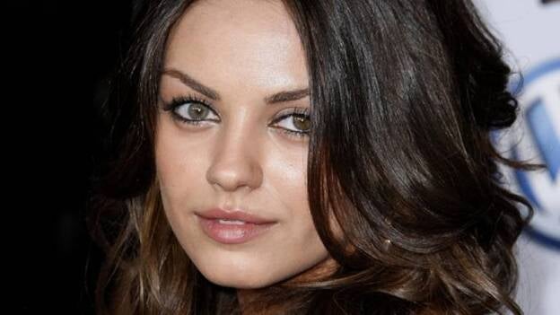 Un militar logra una cita con la actriz Mila Kunis tras pedírselo por YouTube