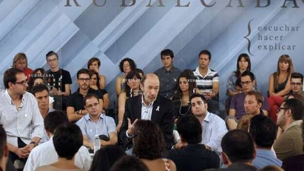 Rubalcaba acusa a Aguirre de crear una "confusión espectacular" con la FP y pide "no tocar" lo que funciona bien