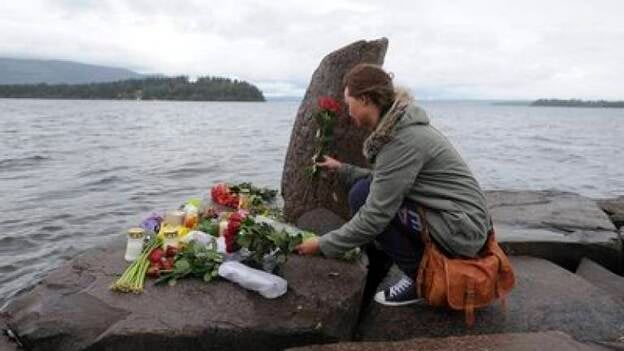 Multitudinaria misa en Noruega en memoria de las 92 víctimas