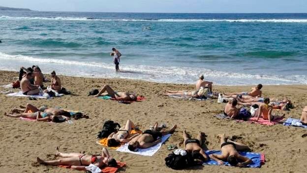 A la playa «después de las cinco y sin tomar el sol»