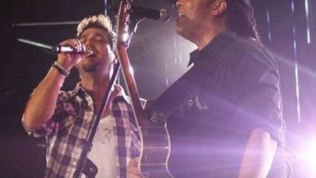 El cantante Amaury Gutiérrez actúa en Lanzarote y Tenerife en su gira de conciertos acompañado por Antonio Orozco