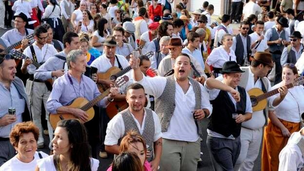 El Carrizal volcado con su romería