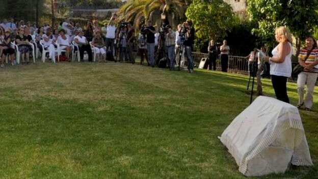 154 rosas para evitar el olvido y pedir la verdad