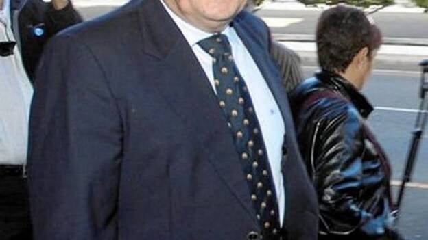 El fiscal pide sentar a Dimas Martín y a su mujer ante el jurado