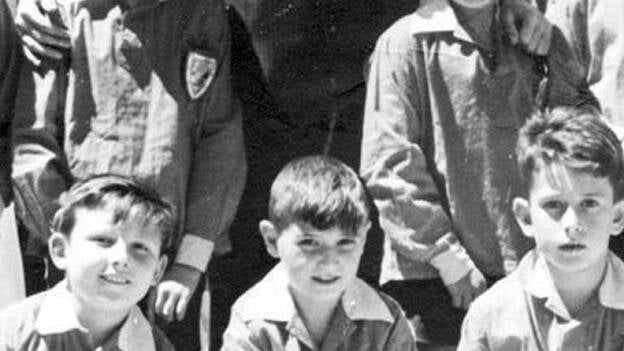 Rubalcaba, de niño en el colegio a muñeco de peluche