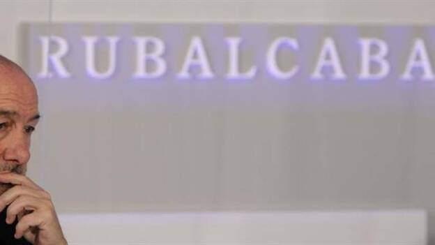 Rubalcaba propone un gran acuerdo para reducir concejales y parlamentarios