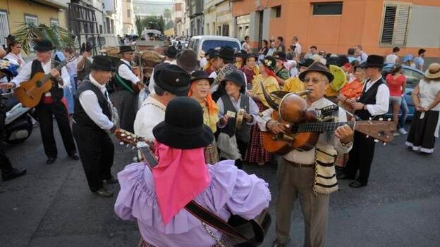 Guanarteme de fiesta en la romería del Pilar