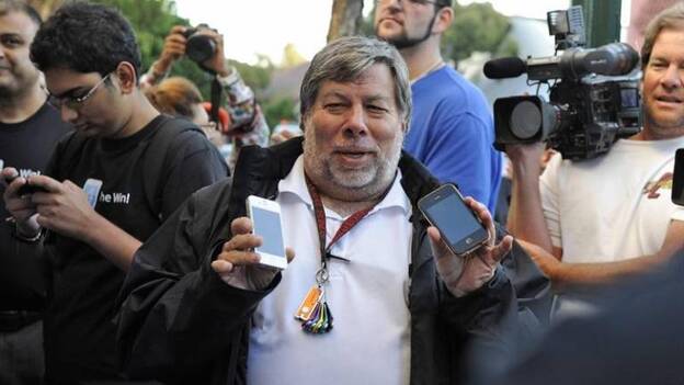 Apple pone a la venta en EEUU su nuevo iPhone 4S