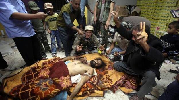 Autoridades y medios reconstruyen las últimas horas y la muerte de Gadafi