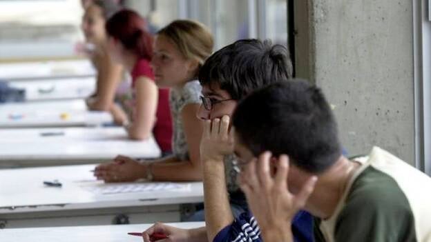 Nueve millones en becas a universitarios
