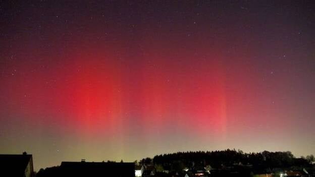 Una espectacular aurora boreal colorea el cielo alemán