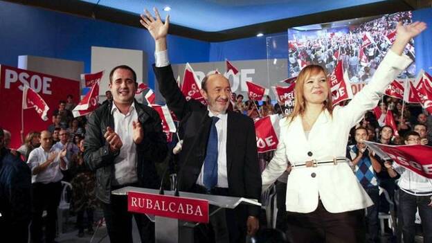 Rubalcaba acusa a Rajoy de "ambigüedad calculada" en su programa electoral