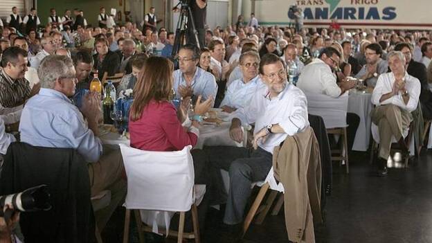Rajoy pide a canarios que se sumen 'a la tarea gigantesca' del cambio