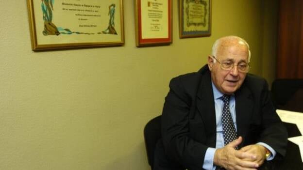 De León: «Sería catastrófico que nos bajen la subvención»