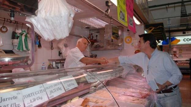 Soria visita el mercado de Altavista