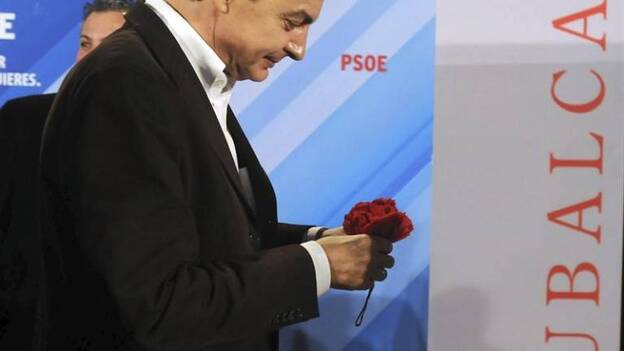 Zapatero, un adiós con talante, la sonrisa de siempre y la cabeza alta
