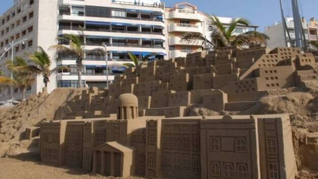 La Playa de Las Canteras inaugura el Belén de Arena