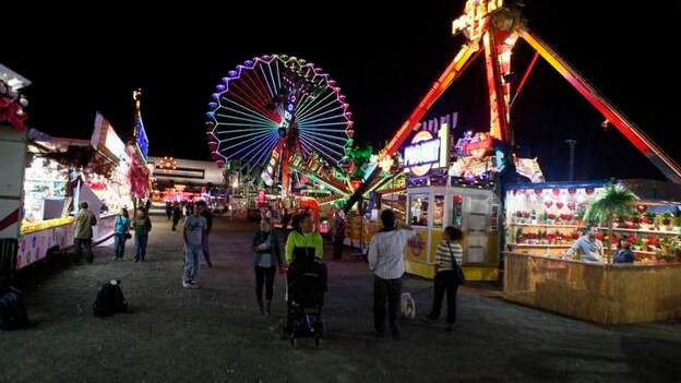 Se inaugura la Feria de Navidad de 7 Palmas