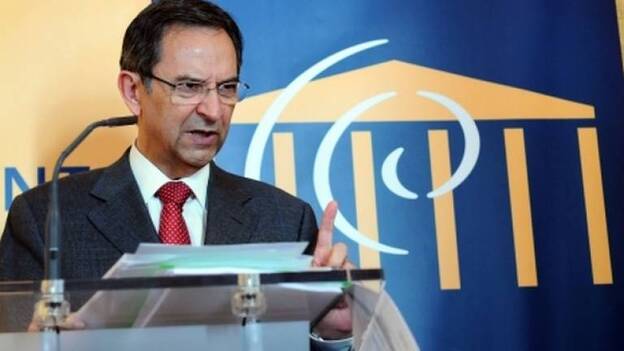 Castro ve "complicado" suprimir pagas extra en el Parlamento de Canarias